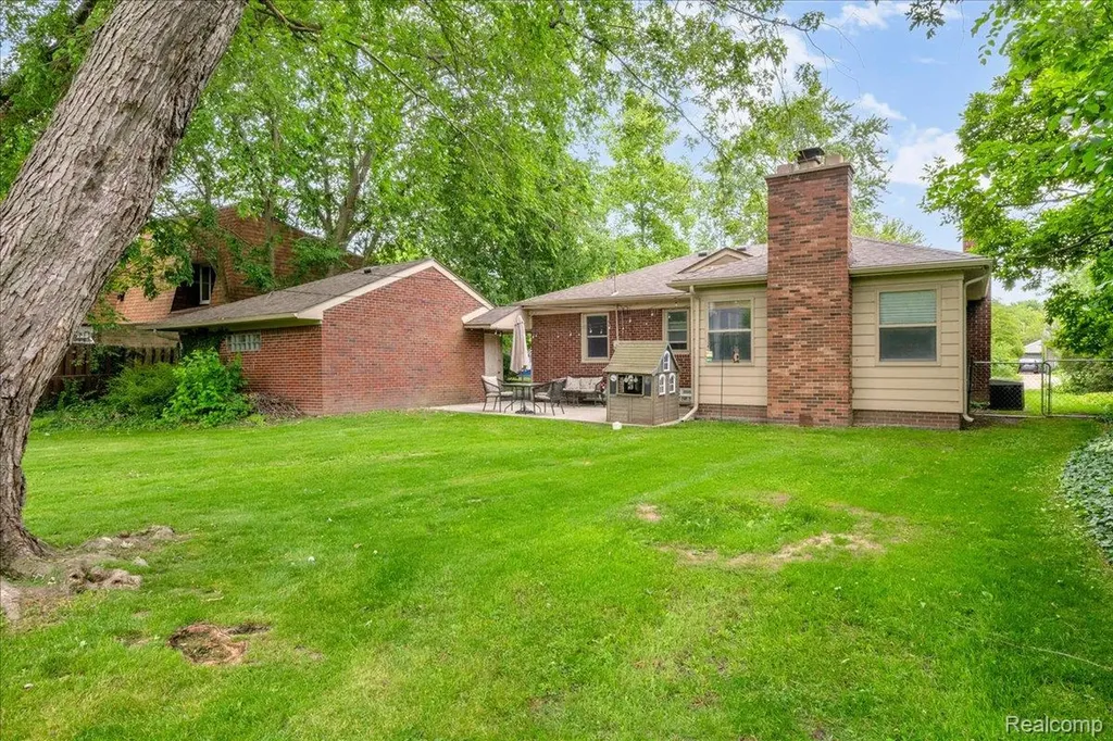 1179 Hampton Road Grosse Pointe Woods City MI 48236
