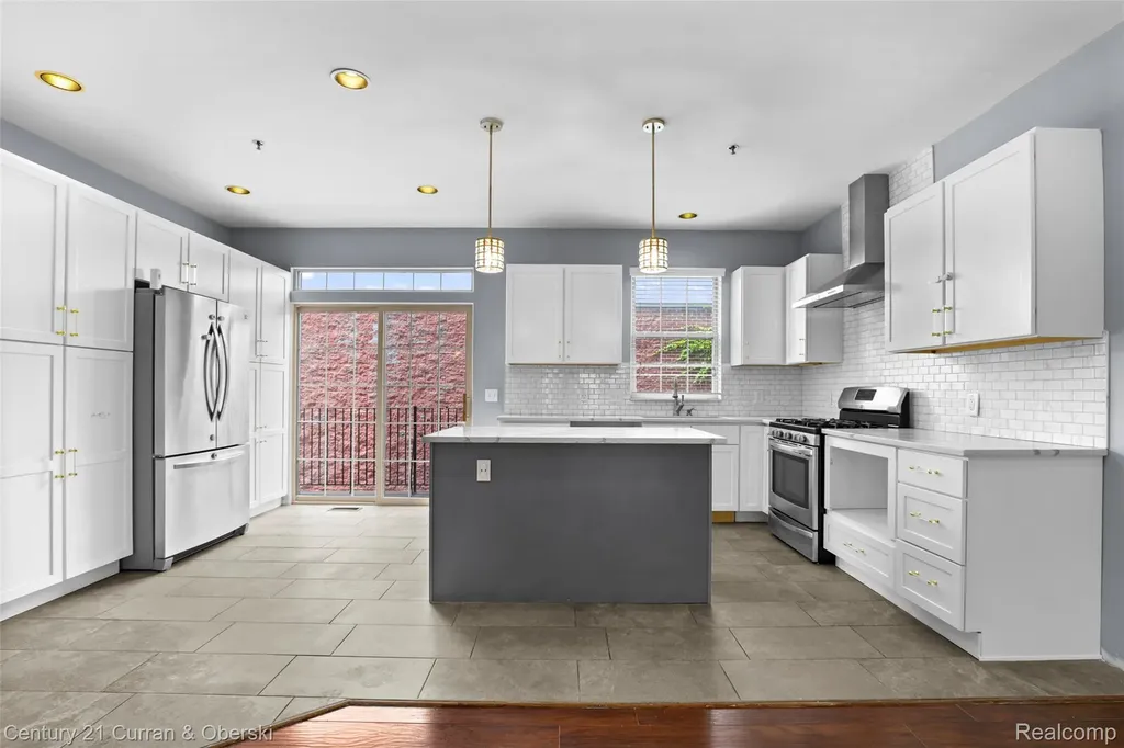 22146 W Village Dearborn City MI 48124