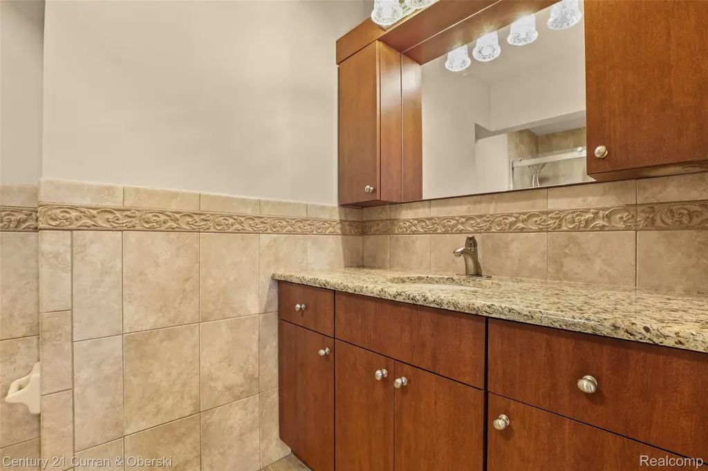 22146 W Village Dearborn City MI 48124