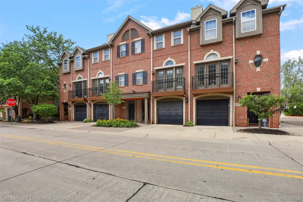 22146 W Village Dearborn City MI 48124