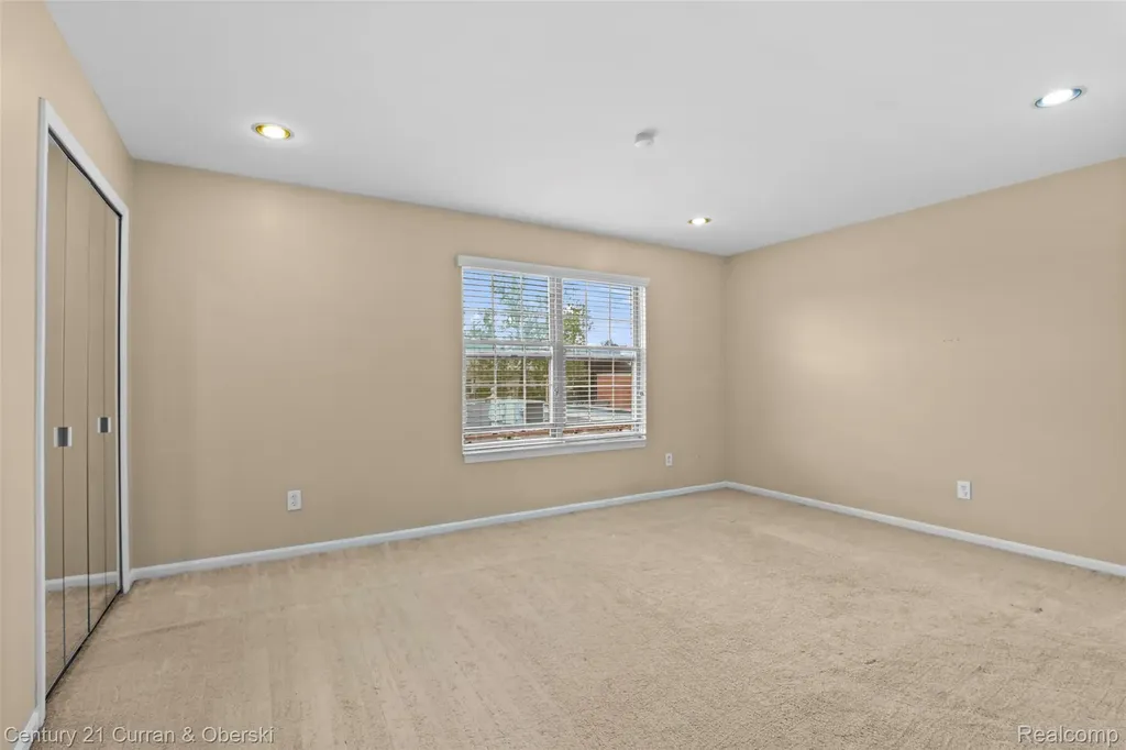 22146 W Village Dearborn City MI 48124
