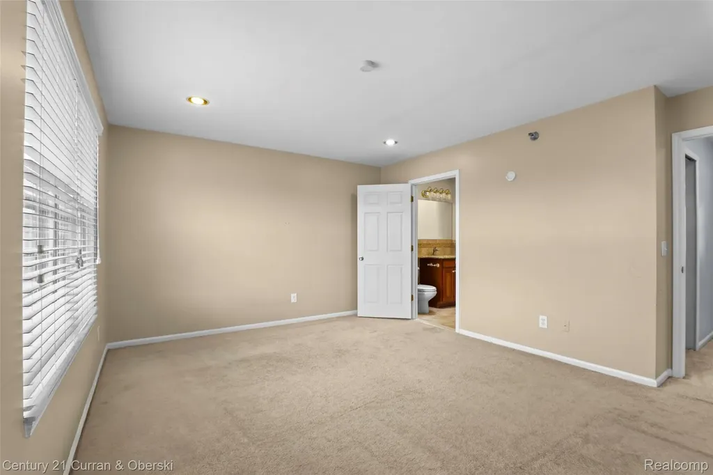 22146 W Village Dearborn City MI 48124