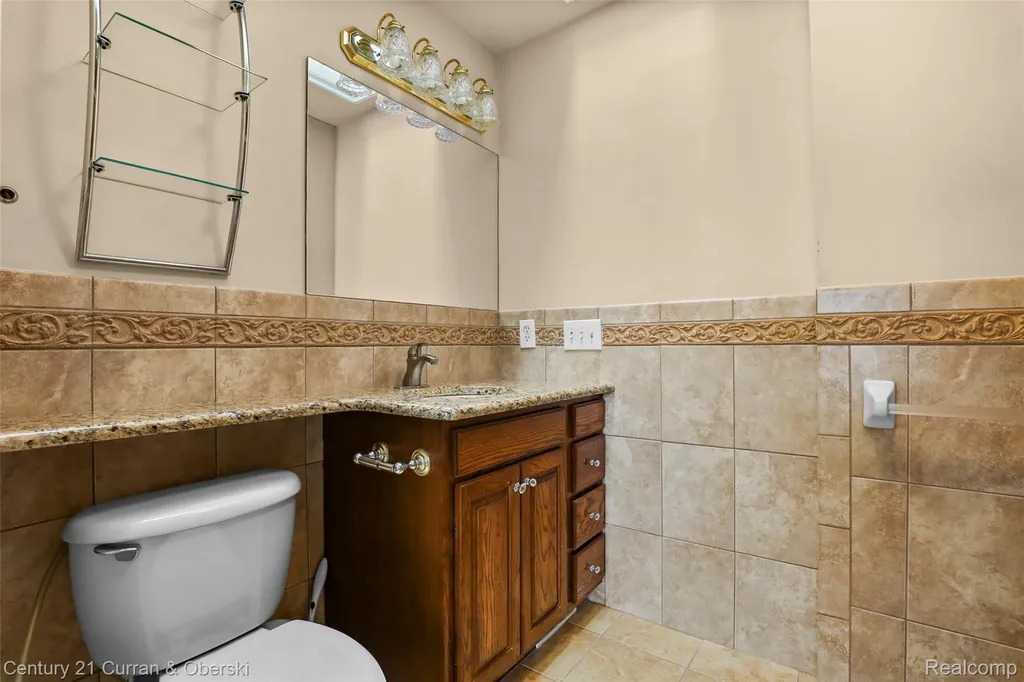 22146 W Village Dearborn City MI 48124