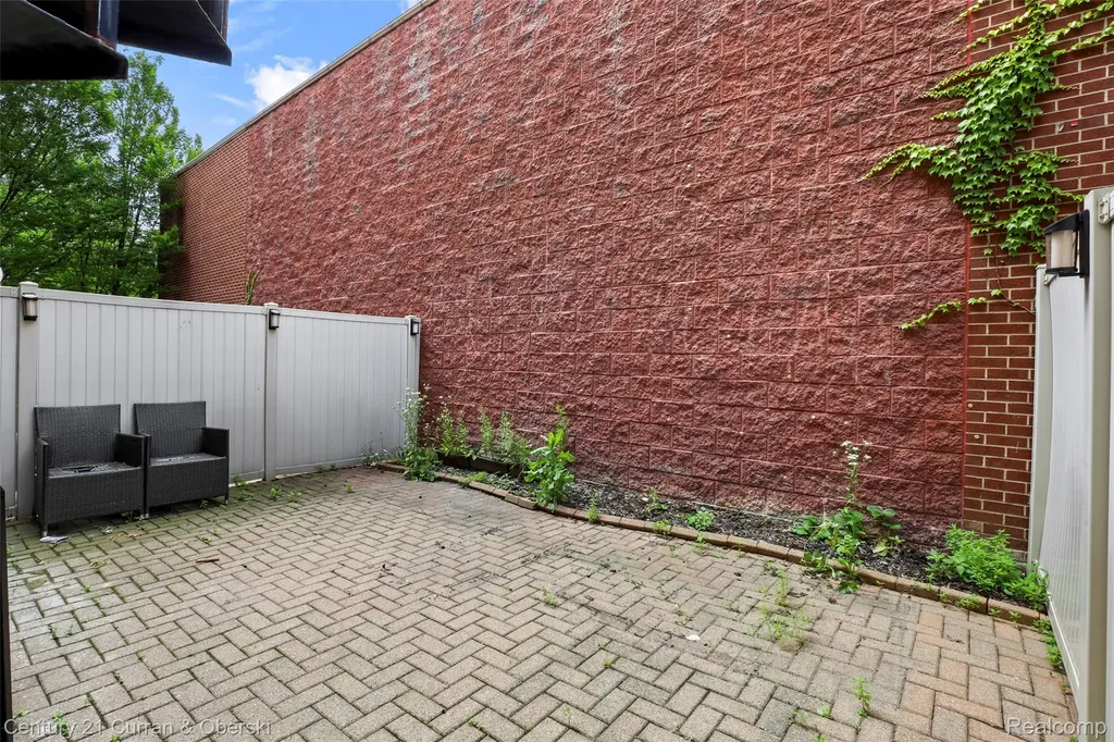 22146 W Village Dearborn City MI 48124