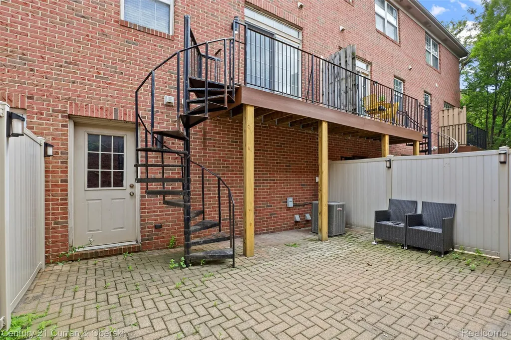 22146 W Village Dearborn City MI 48124