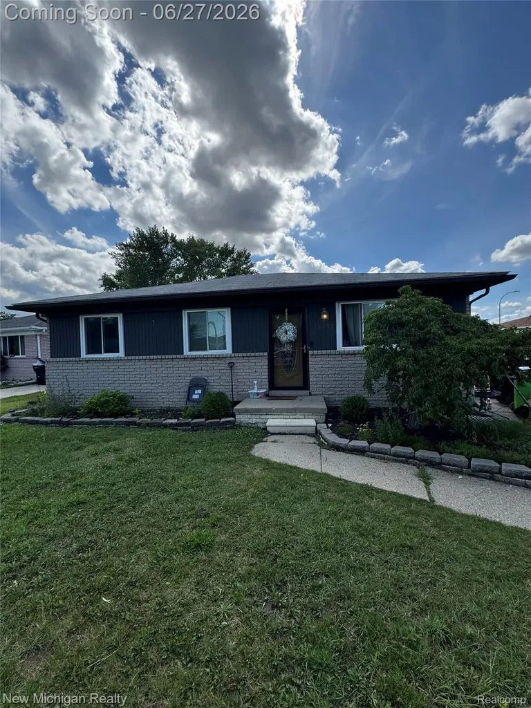 28555 Secretariat Court Roseville City MI 48066