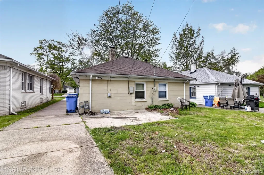 7420 Drexel Street Dearborn Heights City MI 48127