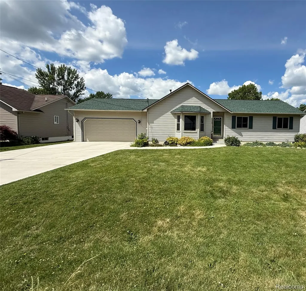 2319 Rollins Street Grand Blanc Charter Township MI 48439