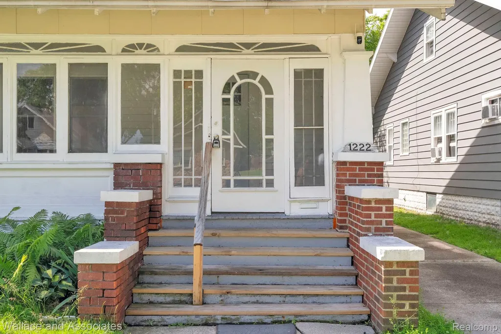 1222 Minnie Street Port Huron City MI 48060