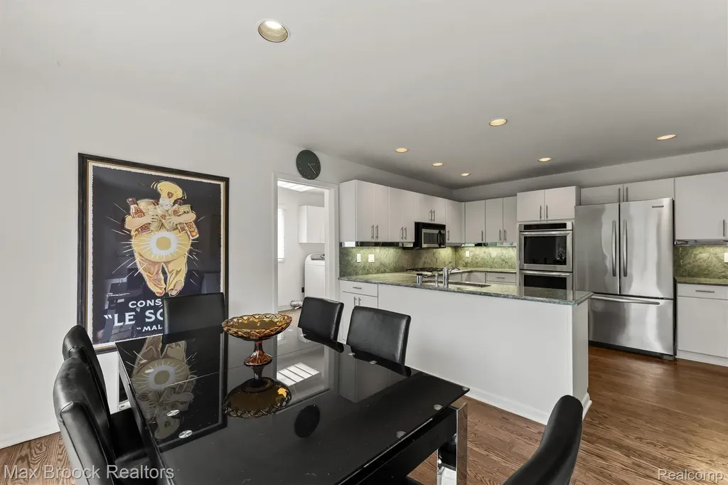 5725 Ridgewood Road West Bloomfield Charter Township MI 48322