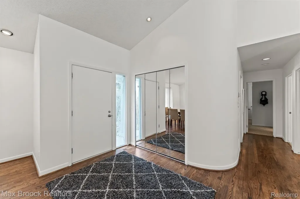 5725 Ridgewood Road West Bloomfield Charter Township MI 48322