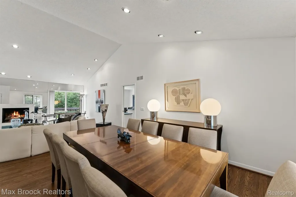 5725 Ridgewood Road West Bloomfield Charter Township MI 48322