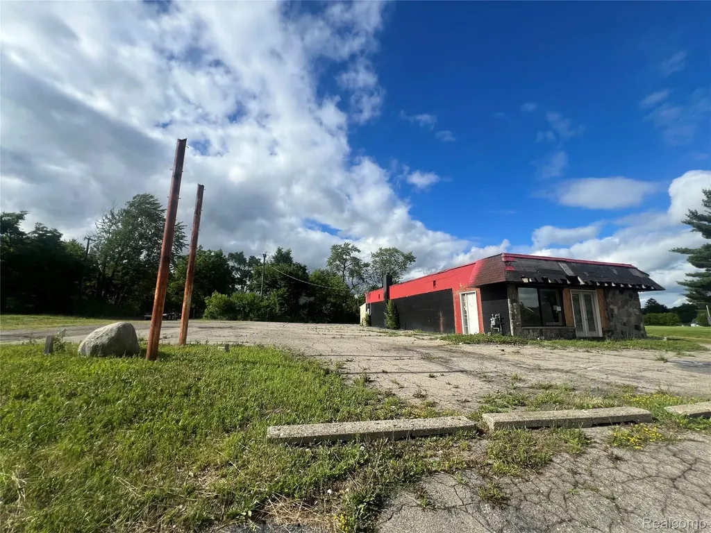 1302 W Huron St Street Waterford Charter Township MI 48328