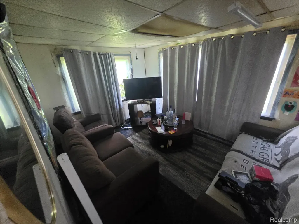 25962 Norfolk Street Inkster City MI 48141