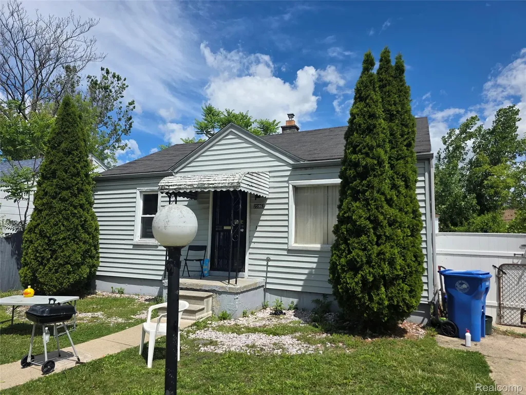 25962 Norfolk Street Inkster City MI 48141