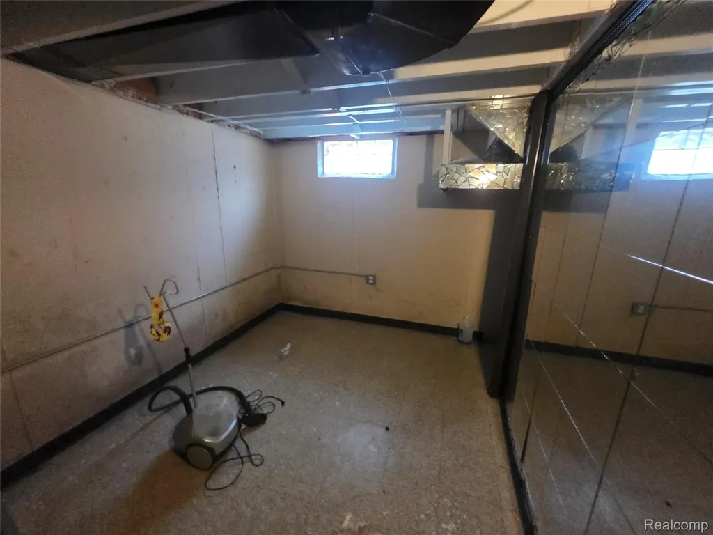 25962 Norfolk Street Inkster City MI 48141