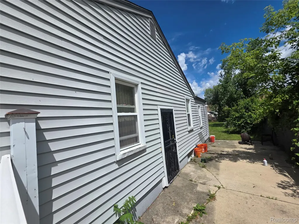 25962 Norfolk Street Inkster City MI 48141