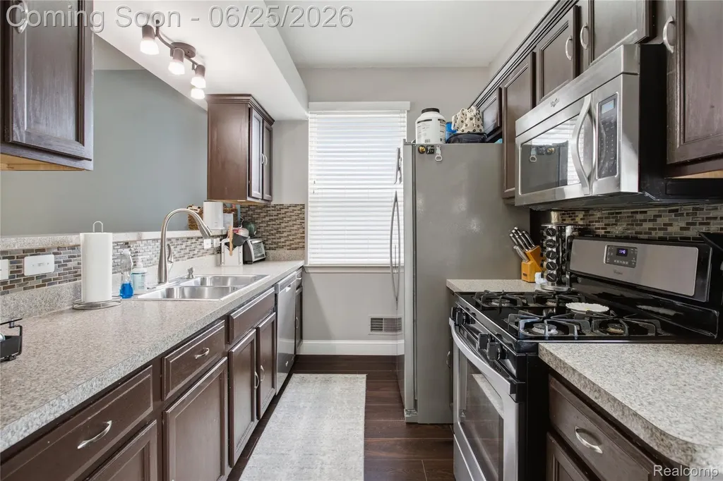 30498 Caroline Emily Chesterfield Township MI 48051
