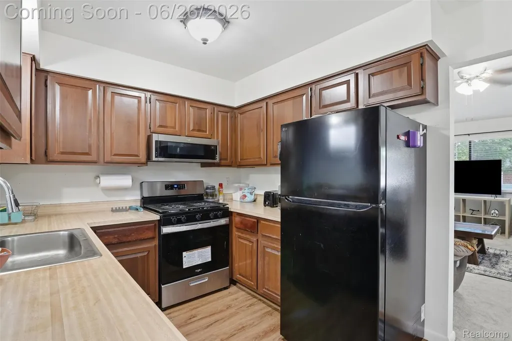 38833 Reo Drive Livonia City MI 48154