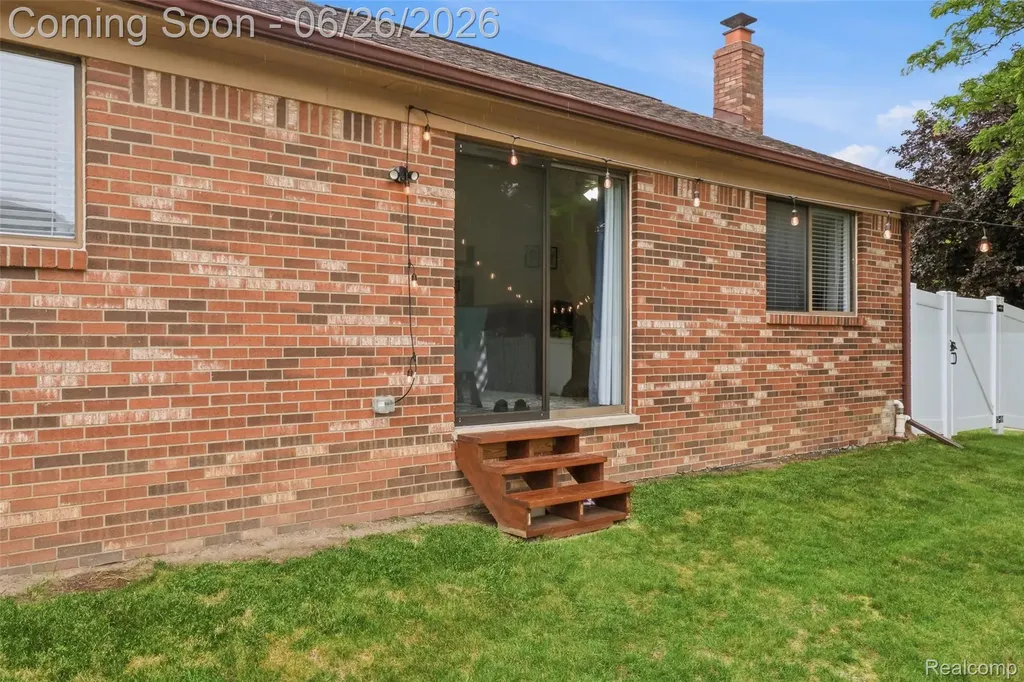38833 Reo Drive Livonia City MI 48154