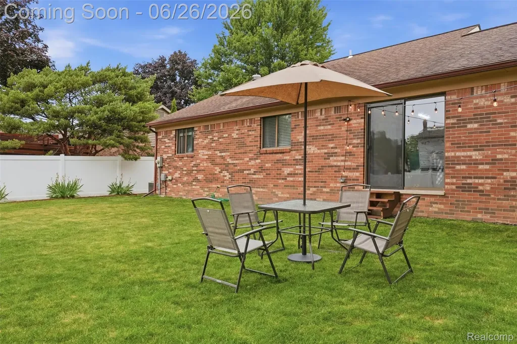 38833 Reo Drive Livonia City MI 48154