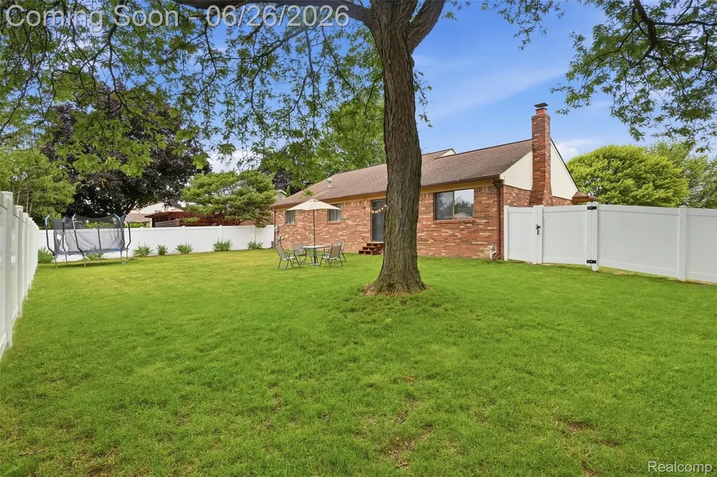 38833 Reo Drive Livonia City MI 48154