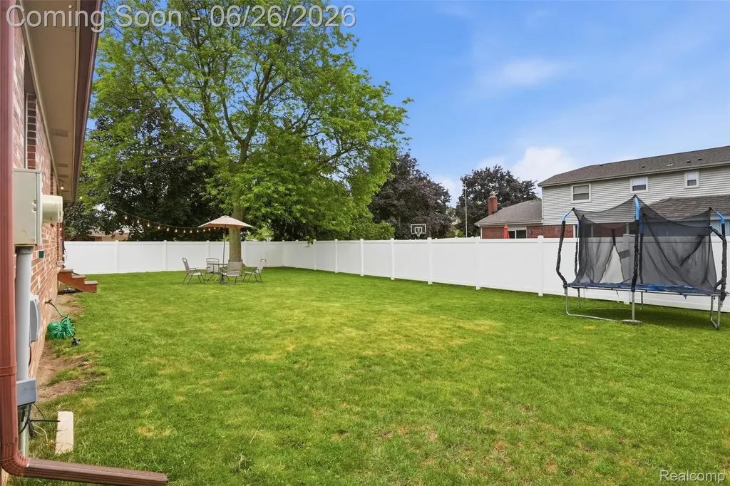 38833 Reo Drive Livonia City MI 48154