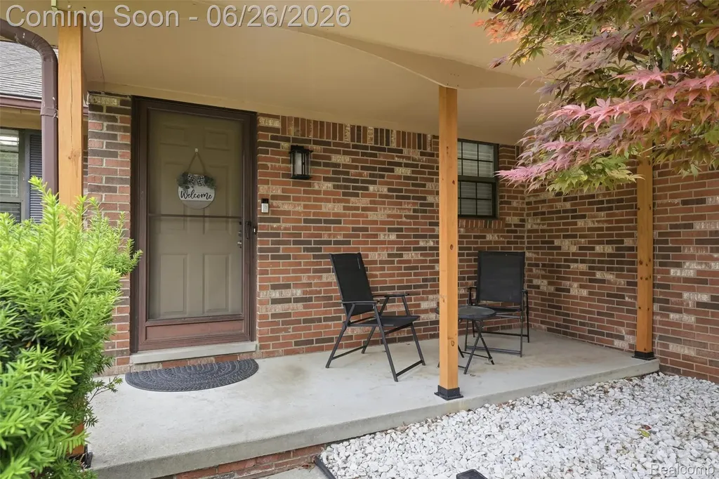 38833 Reo Drive Livonia City MI 48154