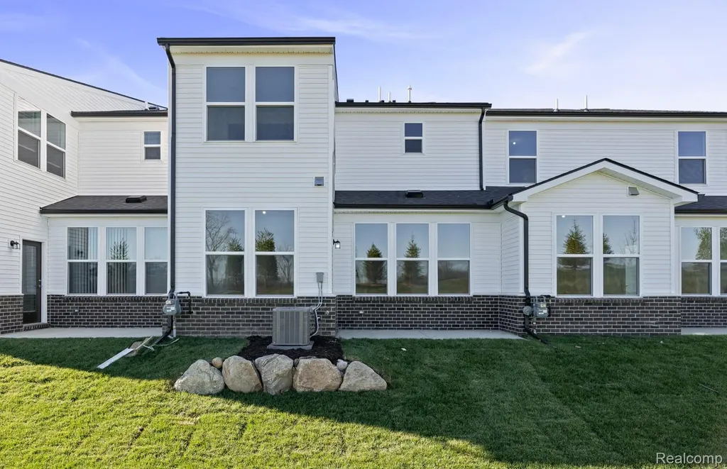 5684 Corgi Drive Pittsfield Charter Township MI 48108