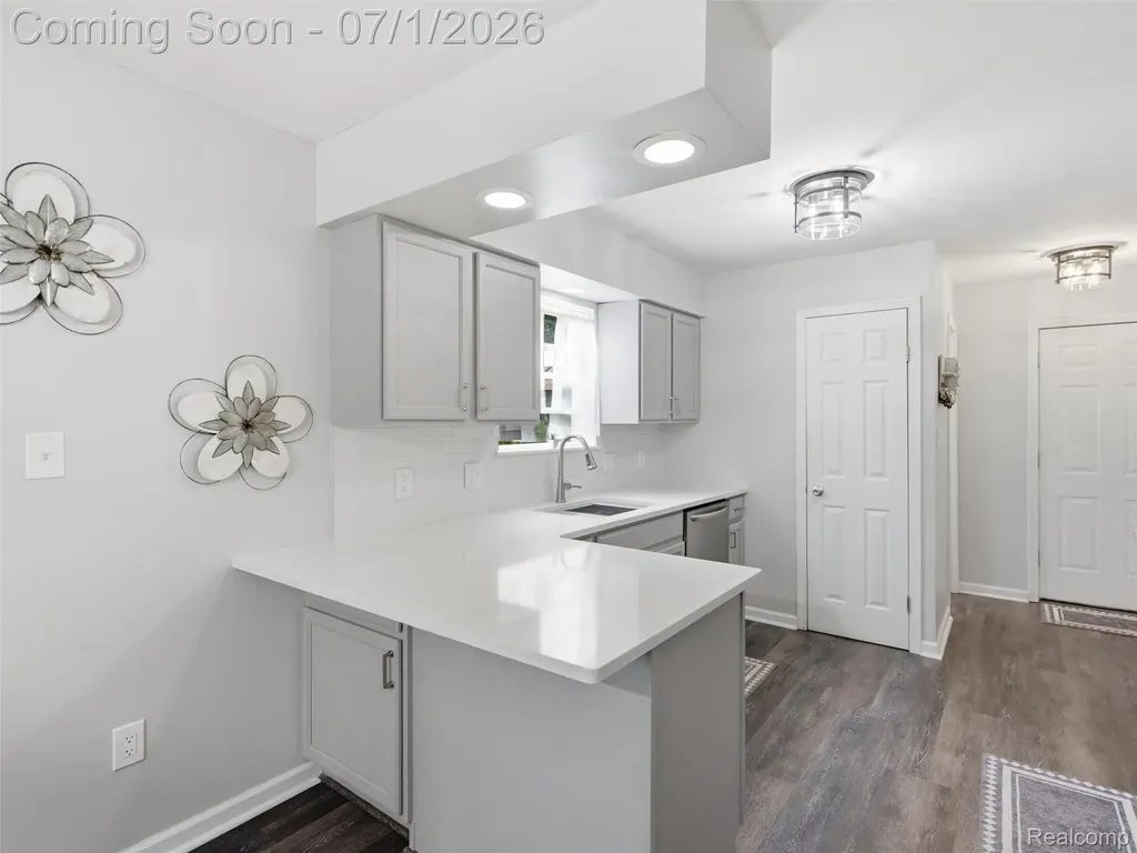 6195 Lake Forest Drive Grand Blanc Charter Township MI 48439