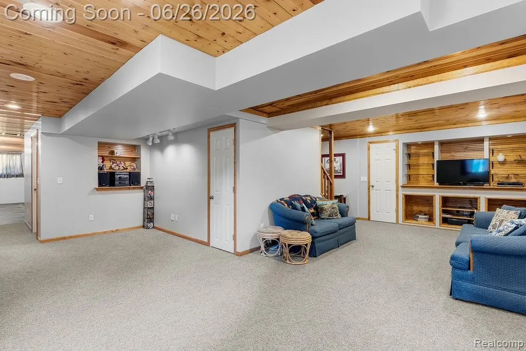 5835 Macmillan Way Delhi Charter Township MI 48911