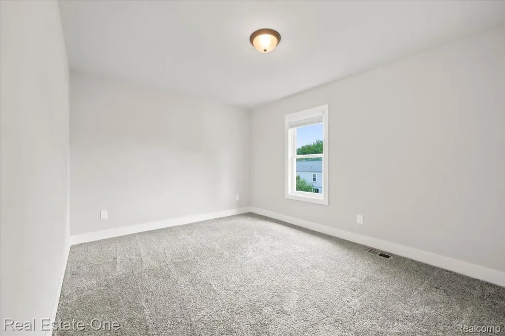 5485 Hammersmith Drive West Bloomfield Charter Township MI 48322