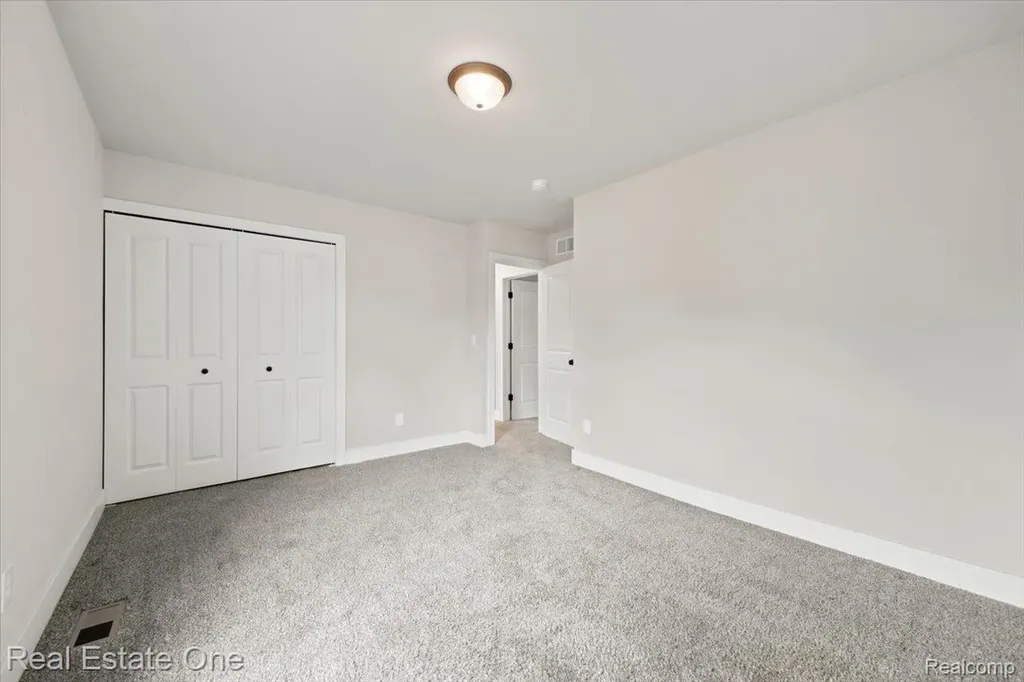 5485 Hammersmith Drive West Bloomfield Charter Township MI 48322