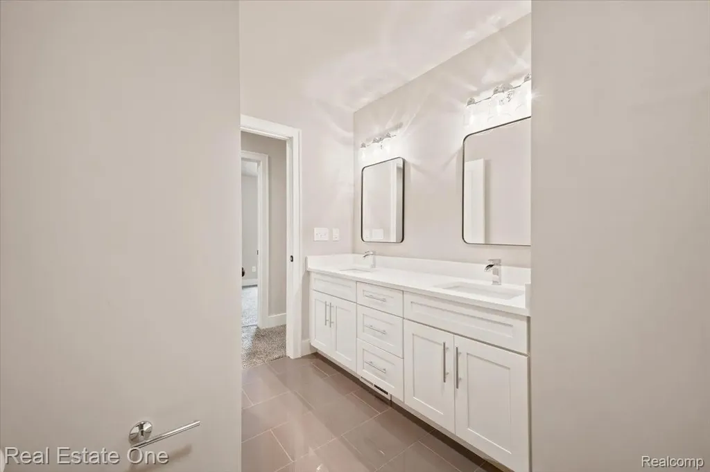 5485 Hammersmith Drive West Bloomfield Charter Township MI 48322