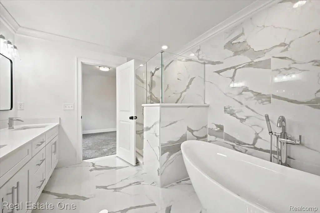 5485 Hammersmith Drive West Bloomfield Charter Township MI 48322