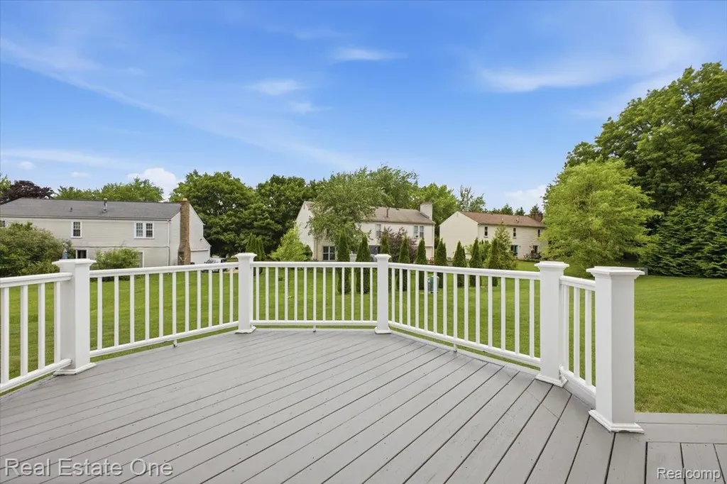 5485 Hammersmith Drive West Bloomfield Charter Township MI 48322