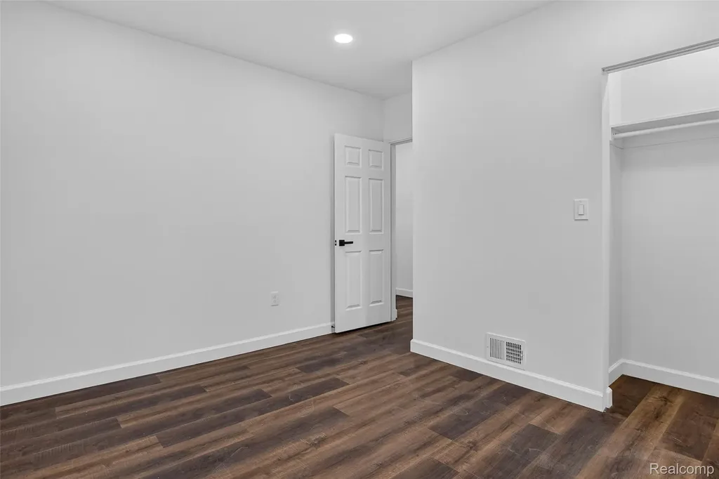 16883 Santa Rosa Drive Detroit City MI 48221
