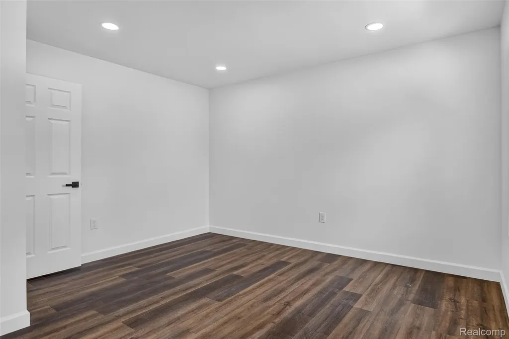 16883 Santa Rosa Drive Detroit City MI 48221