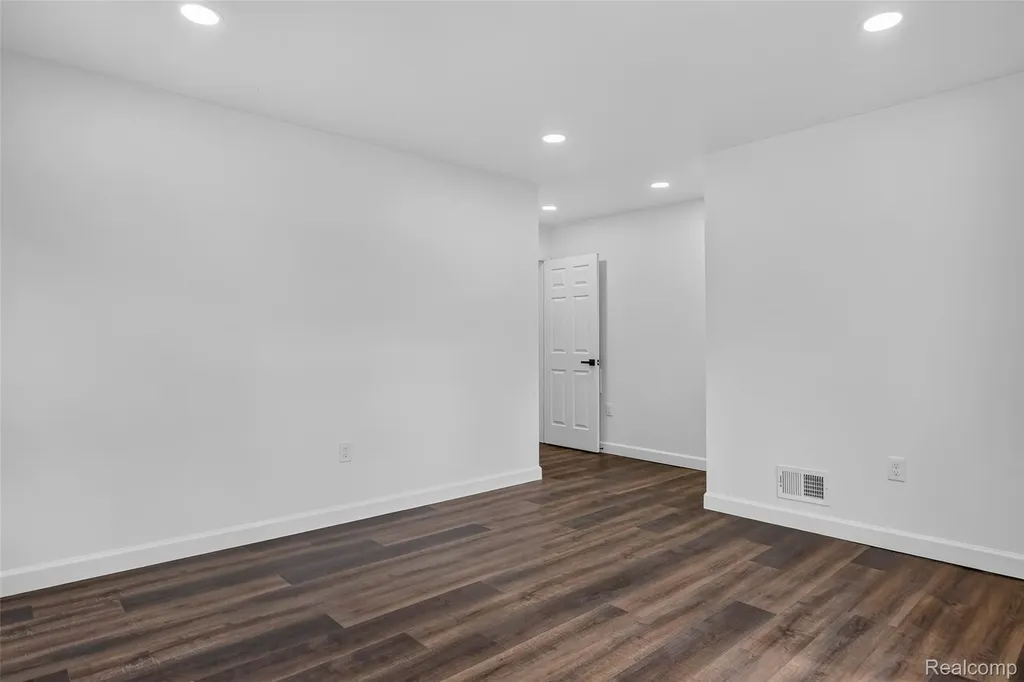 16883 Santa Rosa Drive Detroit City MI 48221