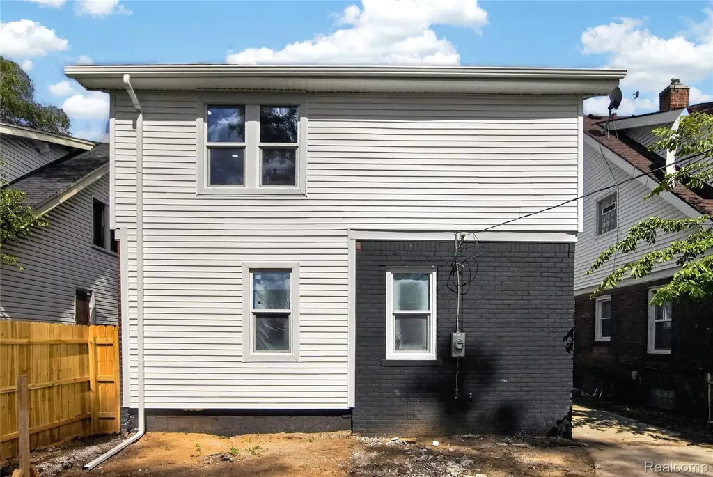 16883 Santa Rosa Drive Detroit City MI 48221