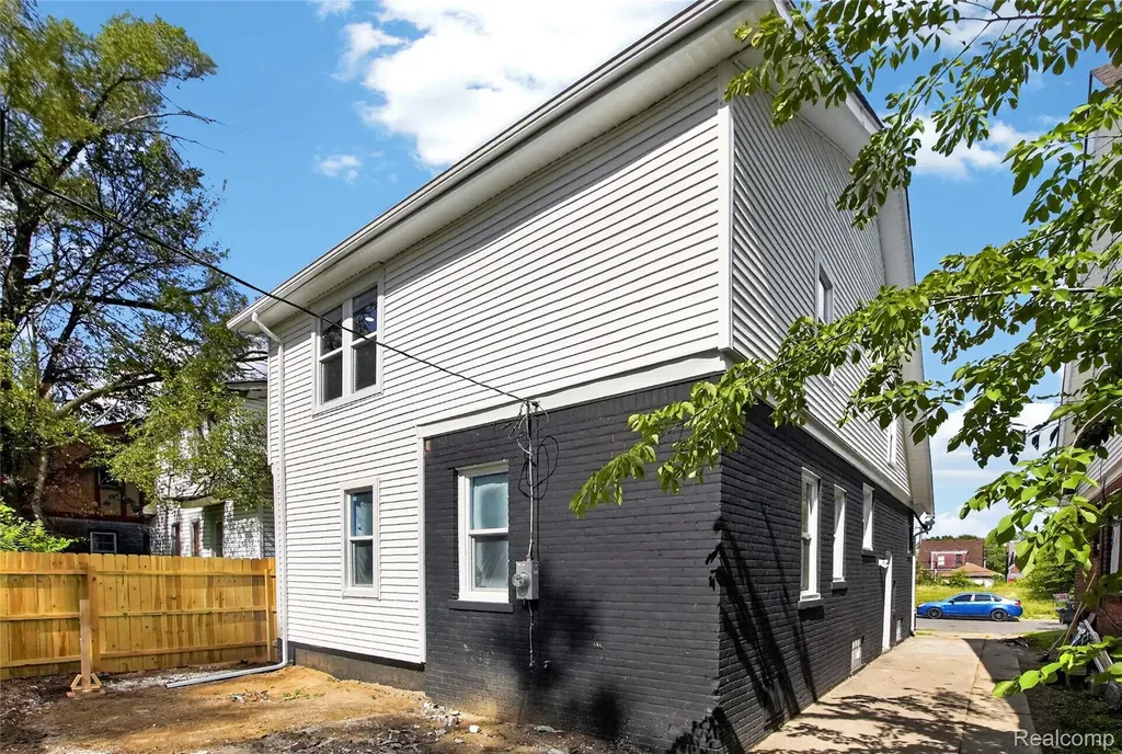16883 Santa Rosa Drive Detroit City MI 48221