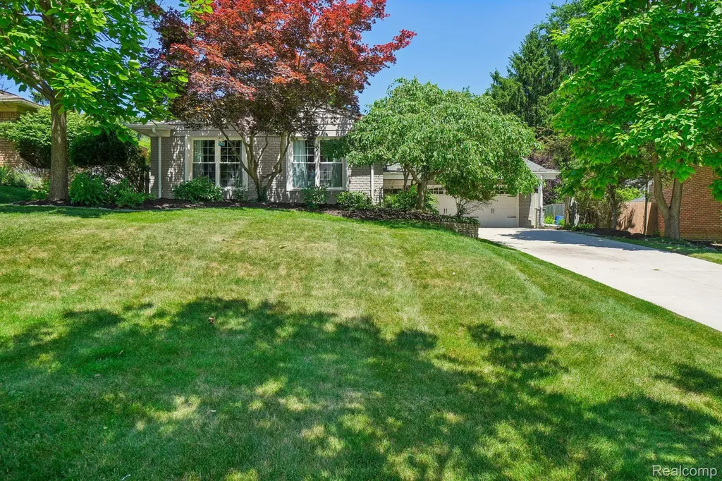 1424 Fairway Drive Birmingham City MI 48009