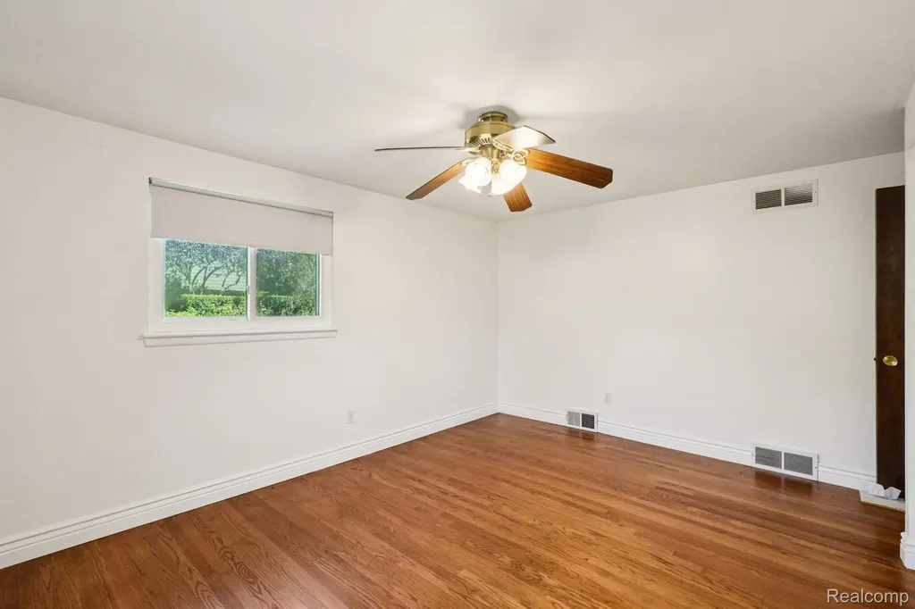 1424 Fairway Drive Birmingham City MI 48009