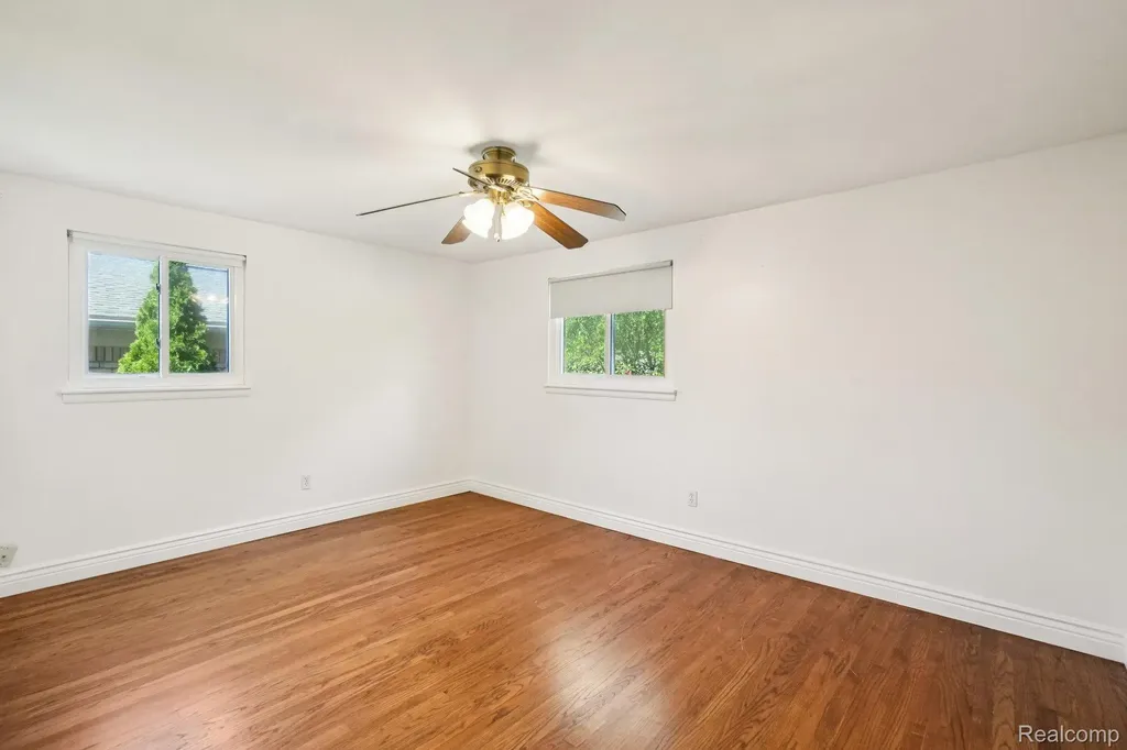 1424 Fairway Drive Birmingham City MI 48009