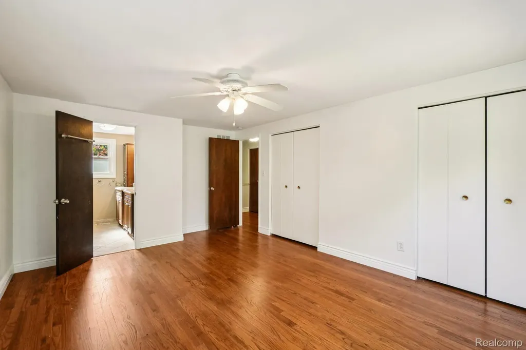 1424 Fairway Drive Birmingham City MI 48009