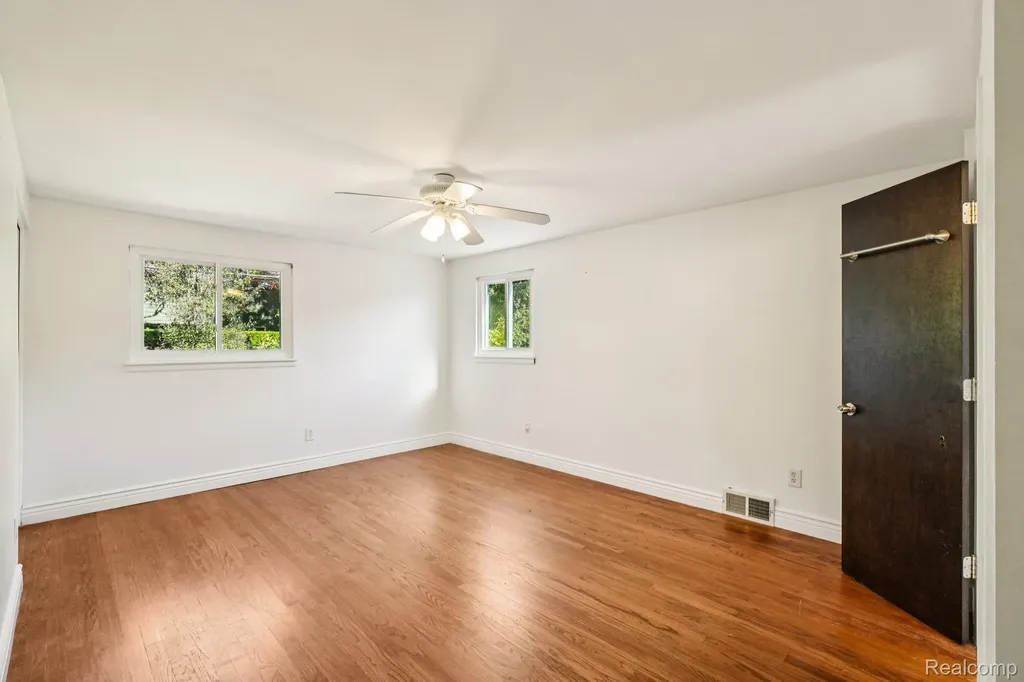1424 Fairway Drive Birmingham City MI 48009