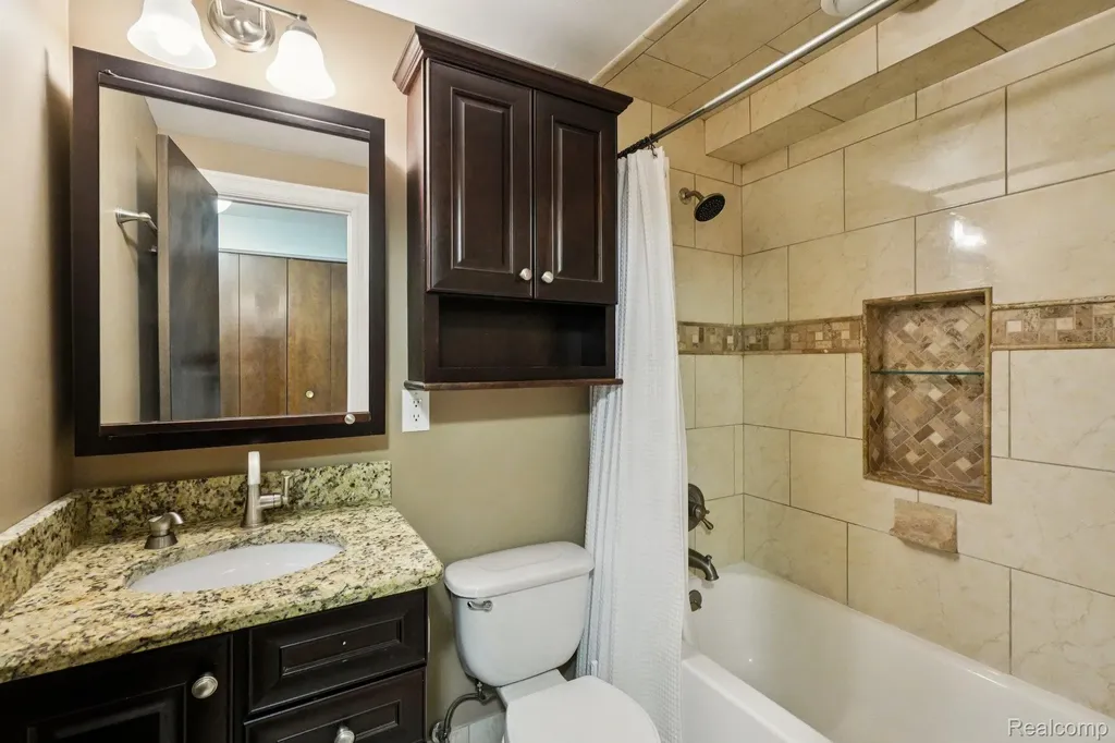 1424 Fairway Drive Birmingham City MI 48009