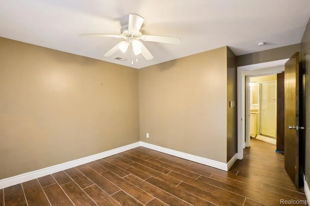 1424 Fairway Drive Birmingham City MI 48009