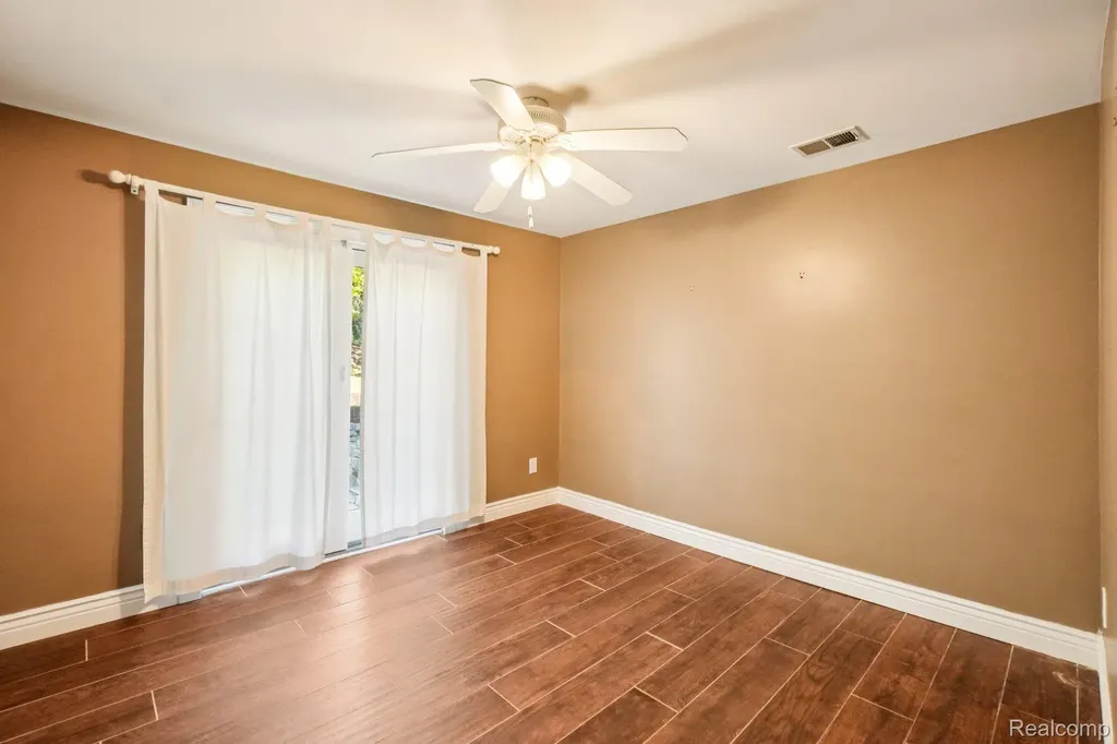 1424 Fairway Drive Birmingham City MI 48009