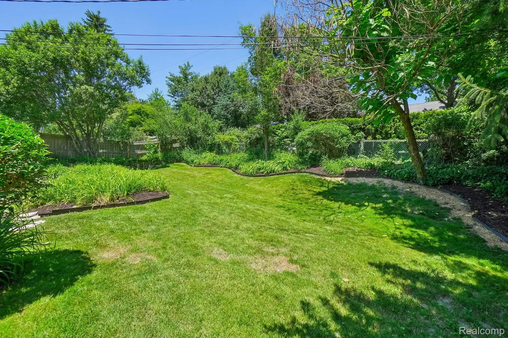 1424 Fairway Drive Birmingham City MI 48009